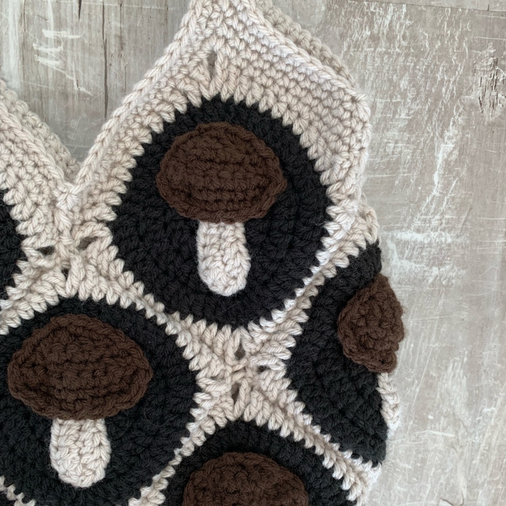 Crochet mushroom tote bag - Picture 2 of 2